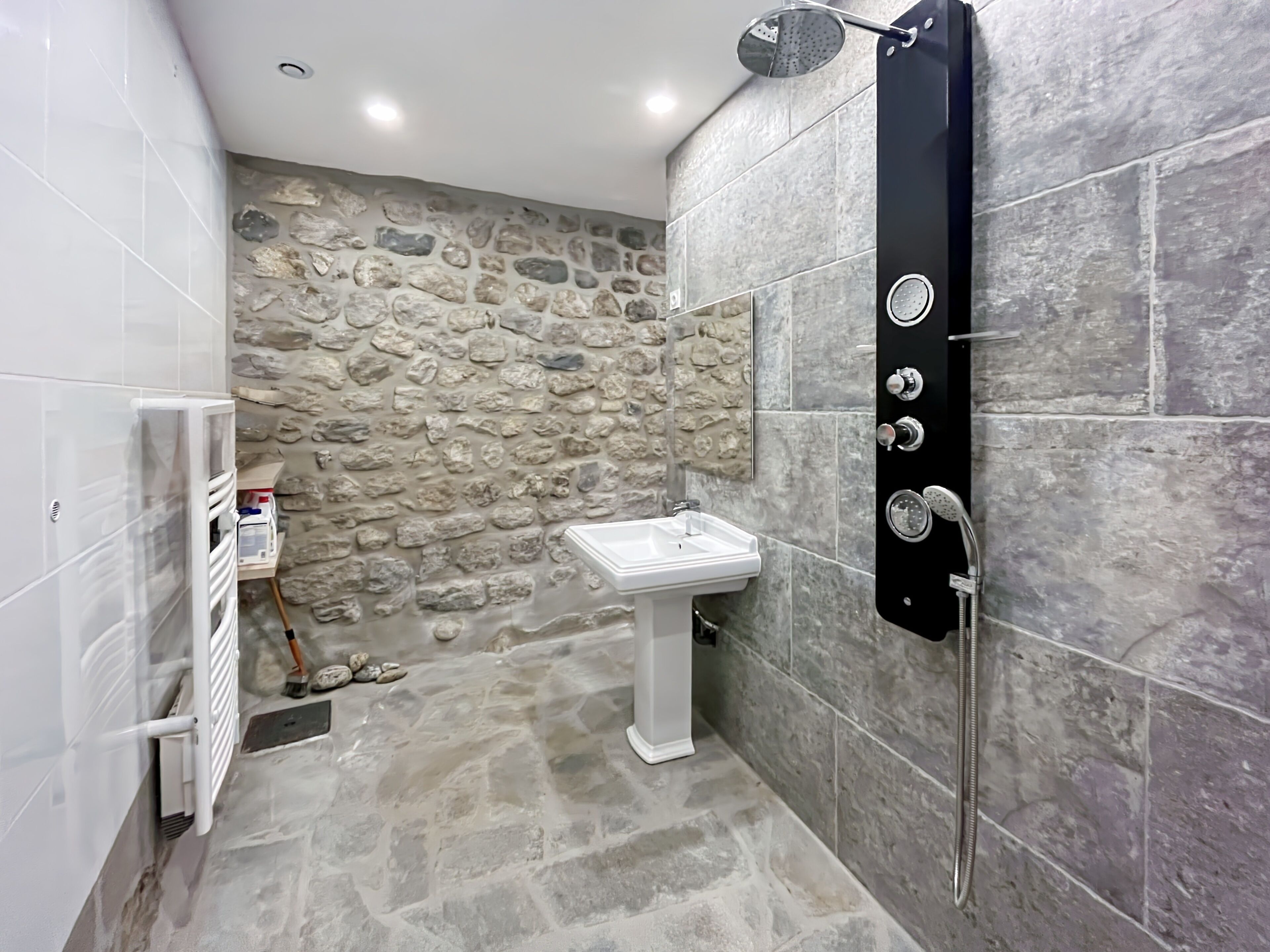 Shower, toilet paper