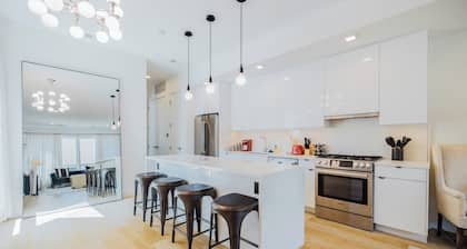 "Second Best" Condo with King Bed in the Heart of Brush Park