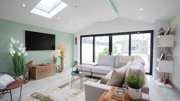 TV, stereo, offices