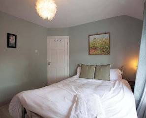 3 bedrooms, iron/ironing board, Internet, bed sheets - Modern 3BDR Home w Garden (Dublin)