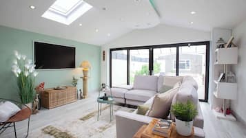 TV, stereo, offices