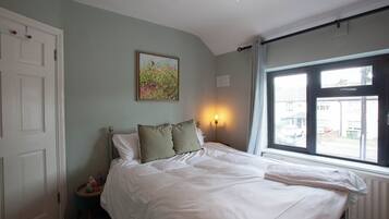 3 bedrooms, iron/ironing board, Internet, bed sheets