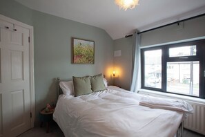 3 bedrooms, iron/ironing board, Internet, bed sheets - Modern 3BDR Home w Garden (Dublin)