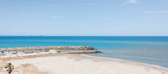 Appartement « Entero Playa Perello » avec piscine partagée, Wi-Fi et climatisation