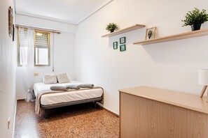 Iron/ironing board, WiFi, bed sheets