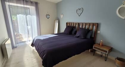 “Cézallier” Guest Room with Private Terrace and Jacuzzi