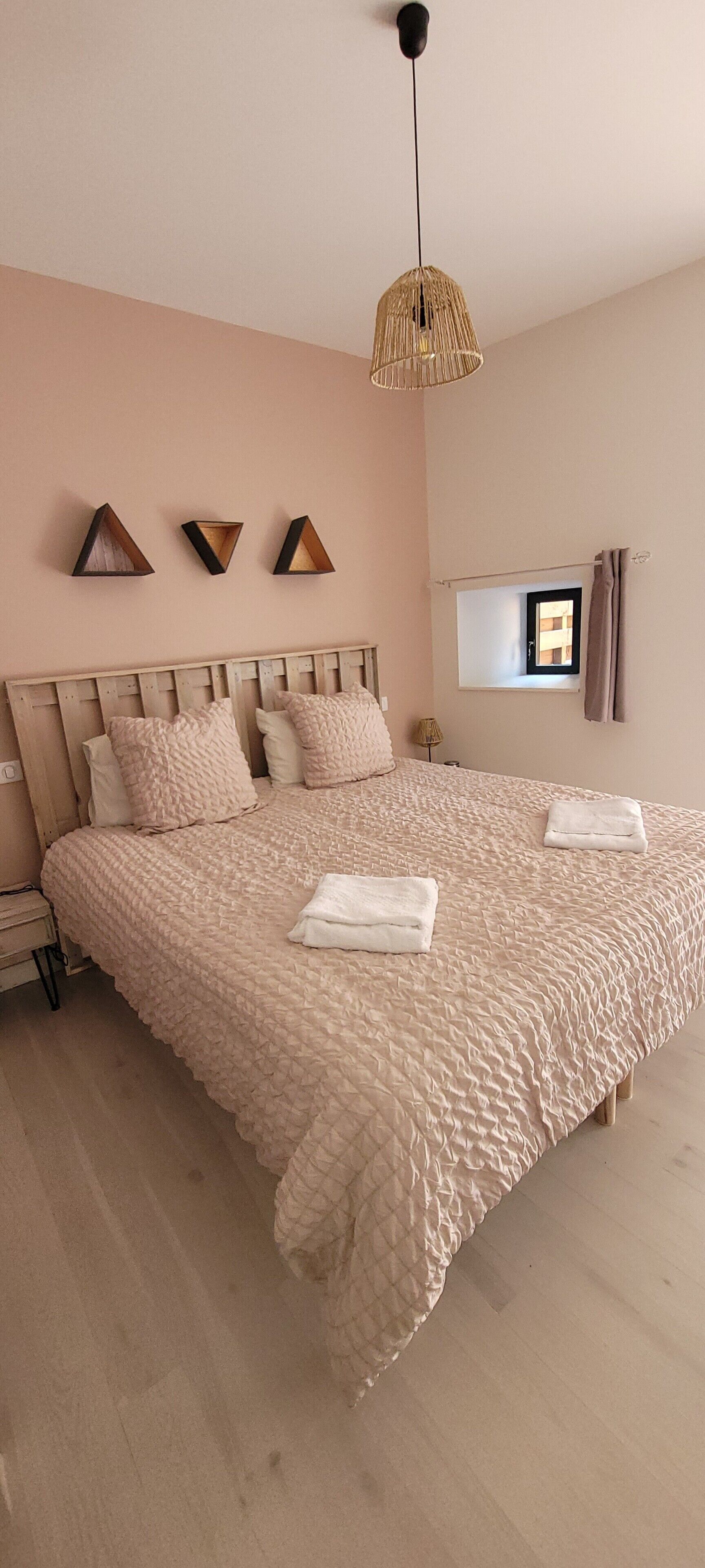 WiFi, bed sheets