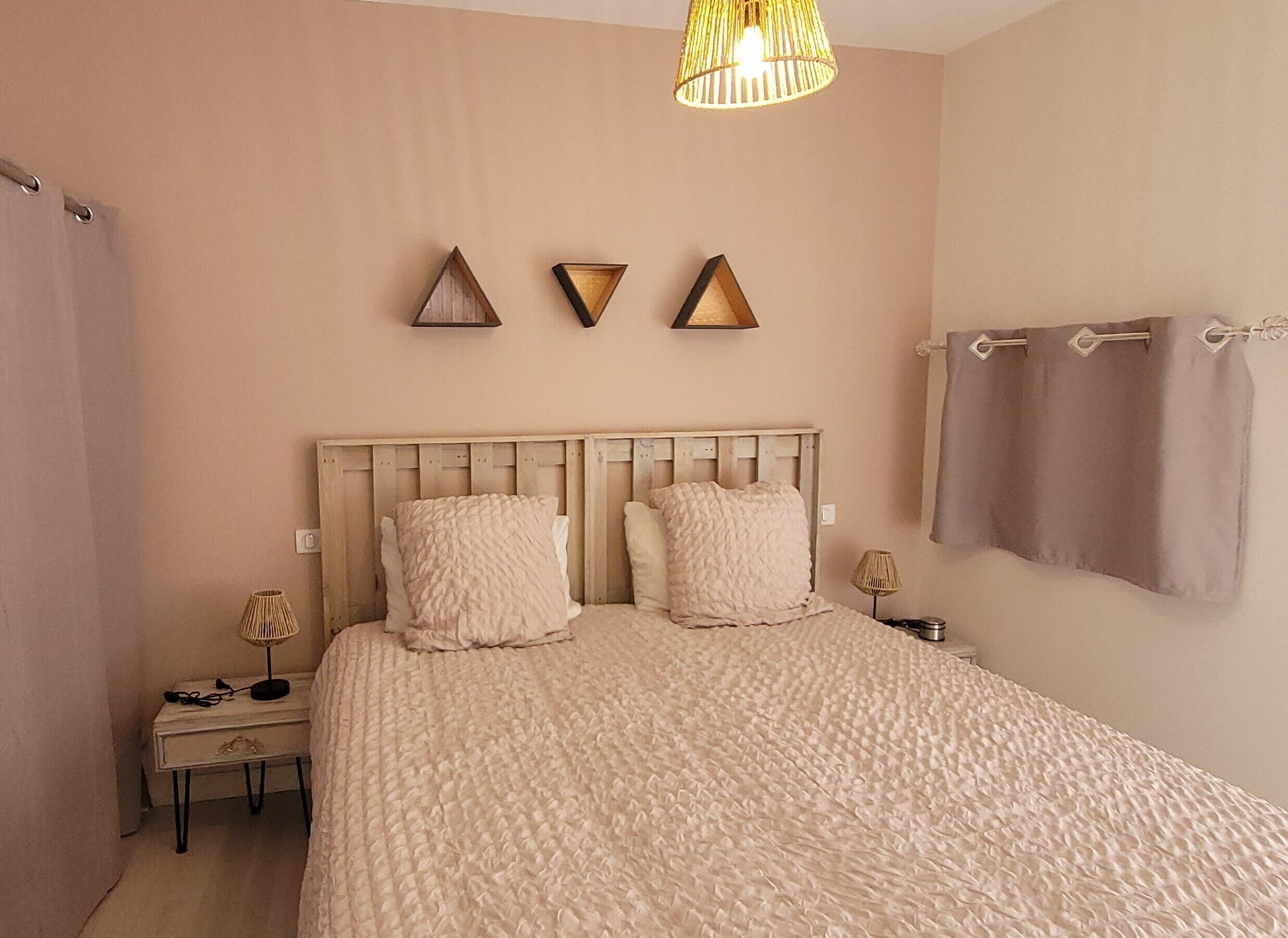 WiFi, bed sheets