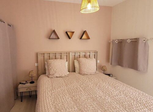 Guest Room “Châtaigneraie” with Terrace and Private Jacuzzi