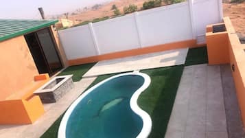 Luxury-Villa, Poolblick | Pool | 6 Innenpools, Außenpool, rund um die Uhr geöffnet, Sonnenschirme