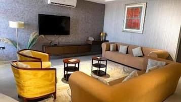 Luxury Suite, Desert view | Living area