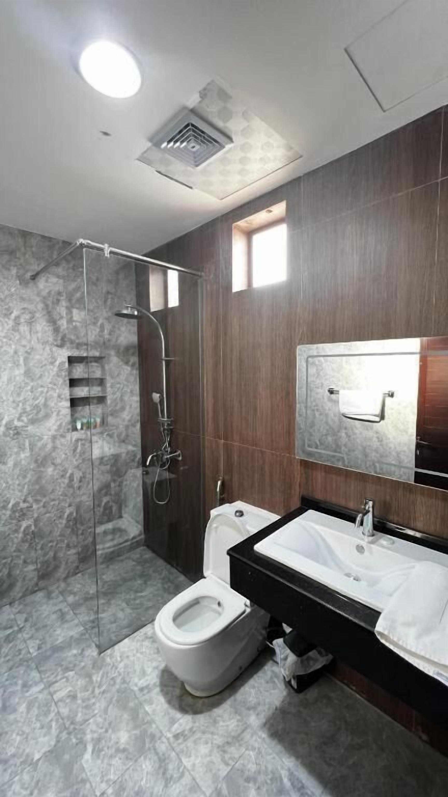 Luxury Suite, Desert view | Bathroom | Slippers