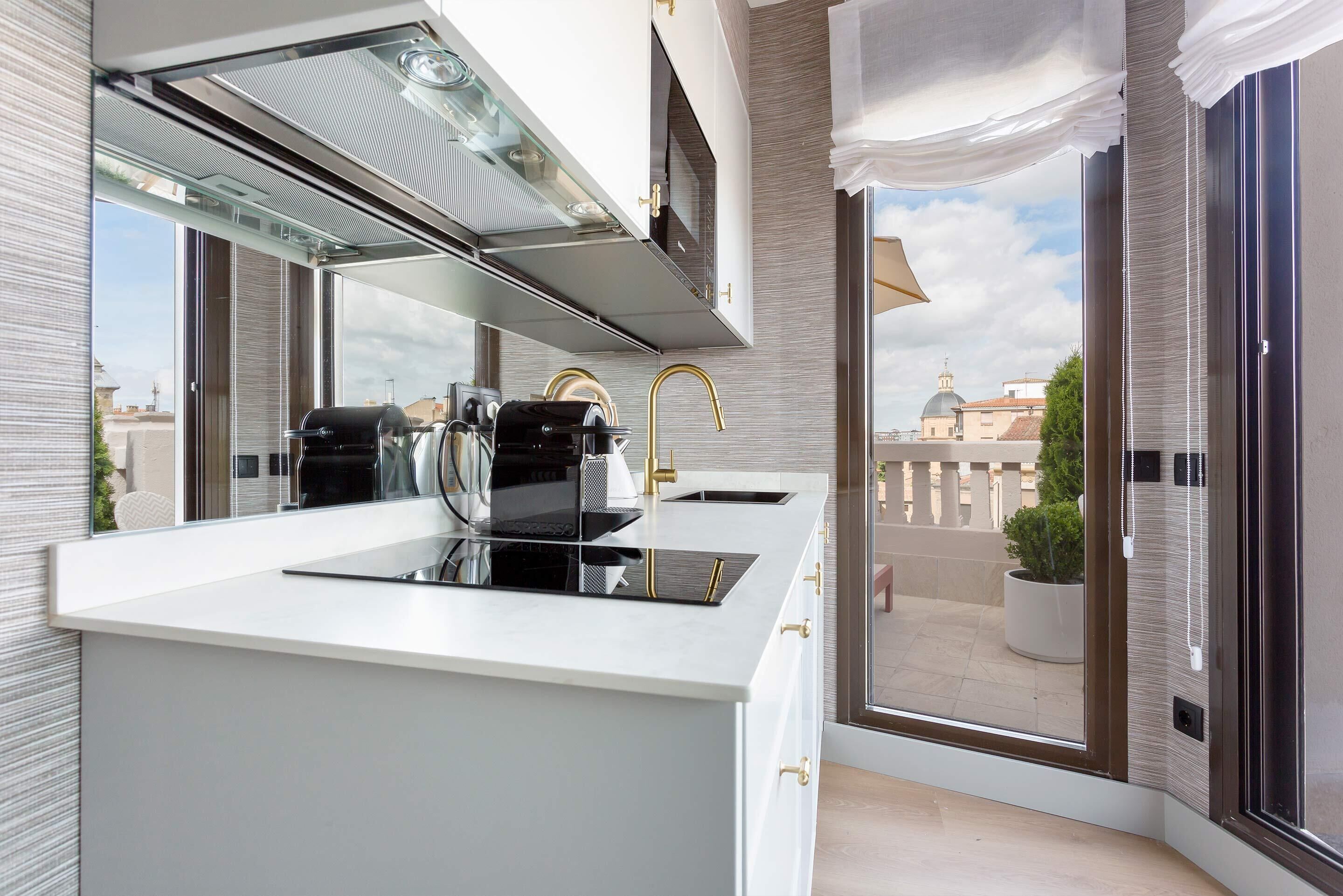 Apartment, Terrace (0 Bedroom) | Private kitchen | Fridge, microwave, stovetop, coffee/tea maker
