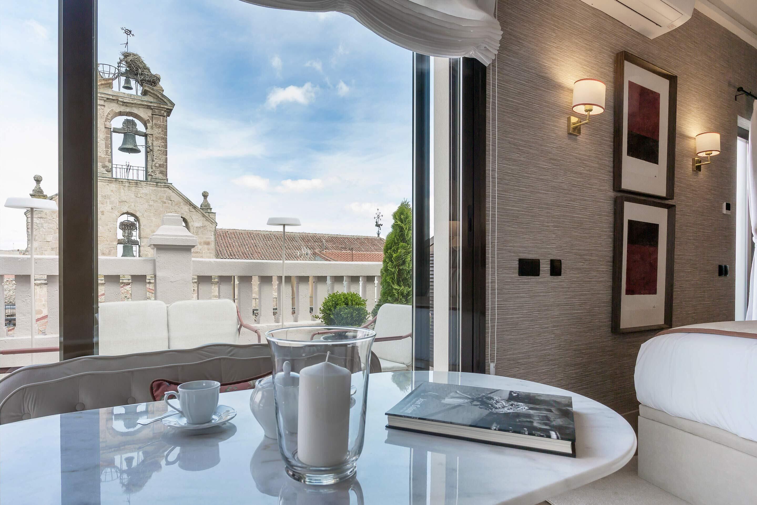 Apartamento, terraço (0 Bedroom) | Área de estar | Smart TV 55 polegadas com canais via satélite