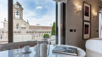 Apartamento, terraço (0 Bedroom) | Área de estar | Smart TV 55 polegadas com canais via satélite