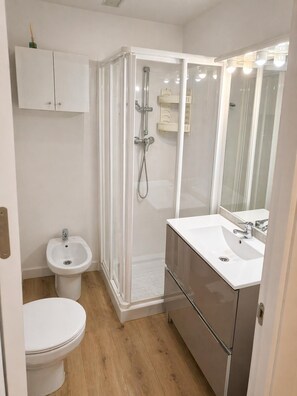 Bathroom - Vrbo Property (Córdoba España)