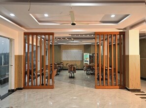 Dining - Hotel Deep Khirsu (Khirsu)
