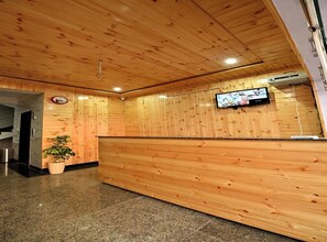 Lobby - Hotel Deep Khirsu (Khirsu)