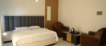 Hotel Deep Khirsu