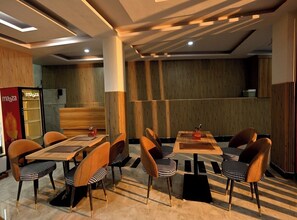 Dining - Hotel Deep Khirsu (Khirsu)