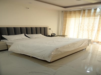 Hotel Deep Khirsu