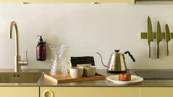 Fridge, oven, stovetop, dishwasher