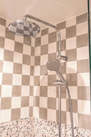 Shower, eco-friendly toiletries, hair dryer, heated floors - Folk Copenhagen (København)