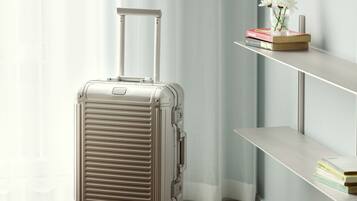 Ropa de cama hipoalergénica y espacio para trabajar con un portátil