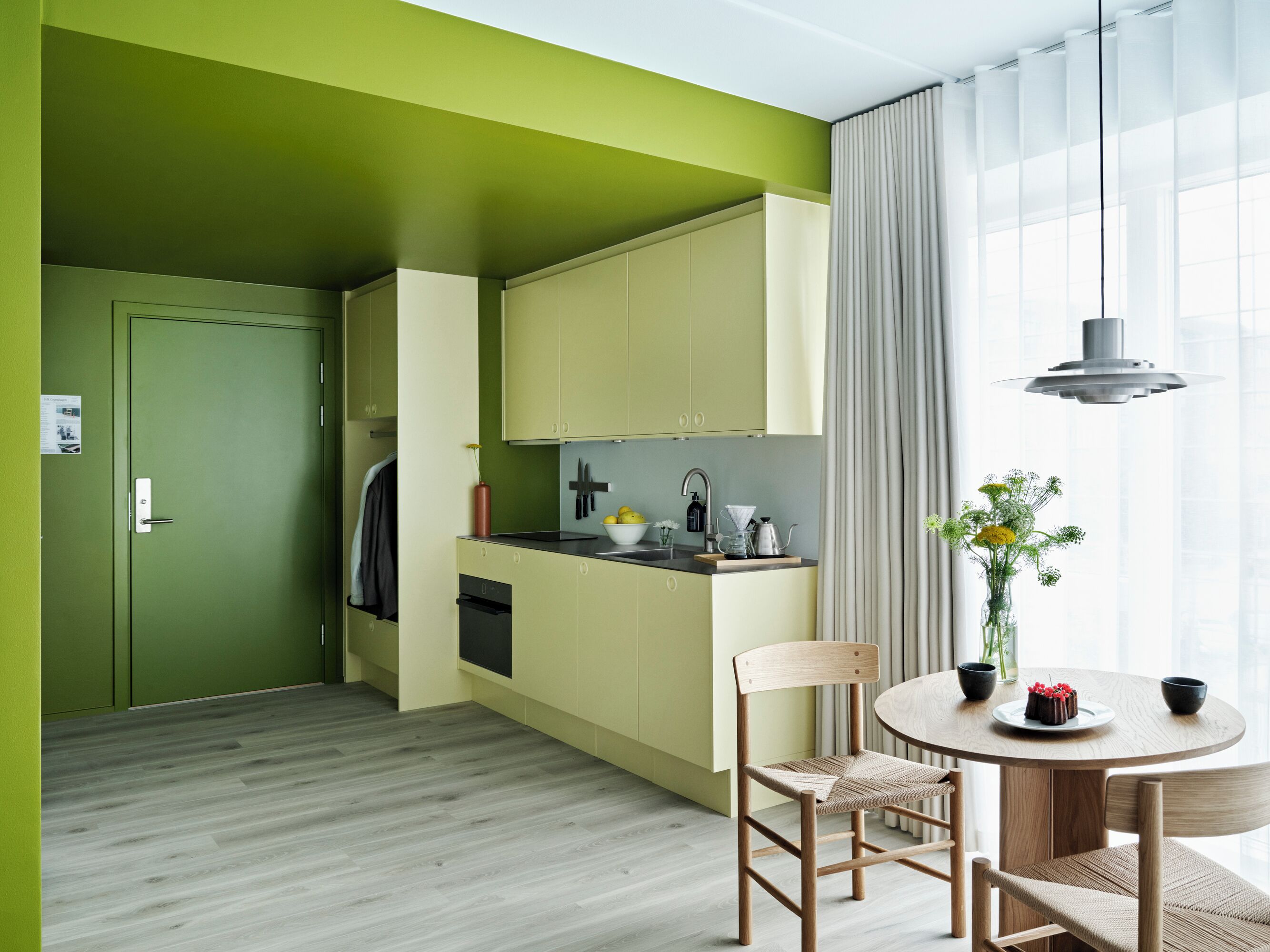 Superior Studio, 1 Queen Bed, Non Smoking | Private kitchen | Fridge, oven, stovetop, dishwasher