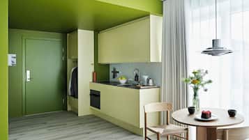 Superior Studio, 1 Queen Bed, Non Smoking | Private kitchen | Fridge, oven, stovetop, dishwasher