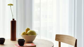 Superior-Studio, 1 Queen-Bett, Nichtraucher | Essbereich im Zimmer