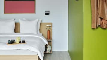 Superior Studio, 1 Queen Bed, Non Smoking | Hypo-allergenic bedding, laptop workspace, soundproofing, free WiFi