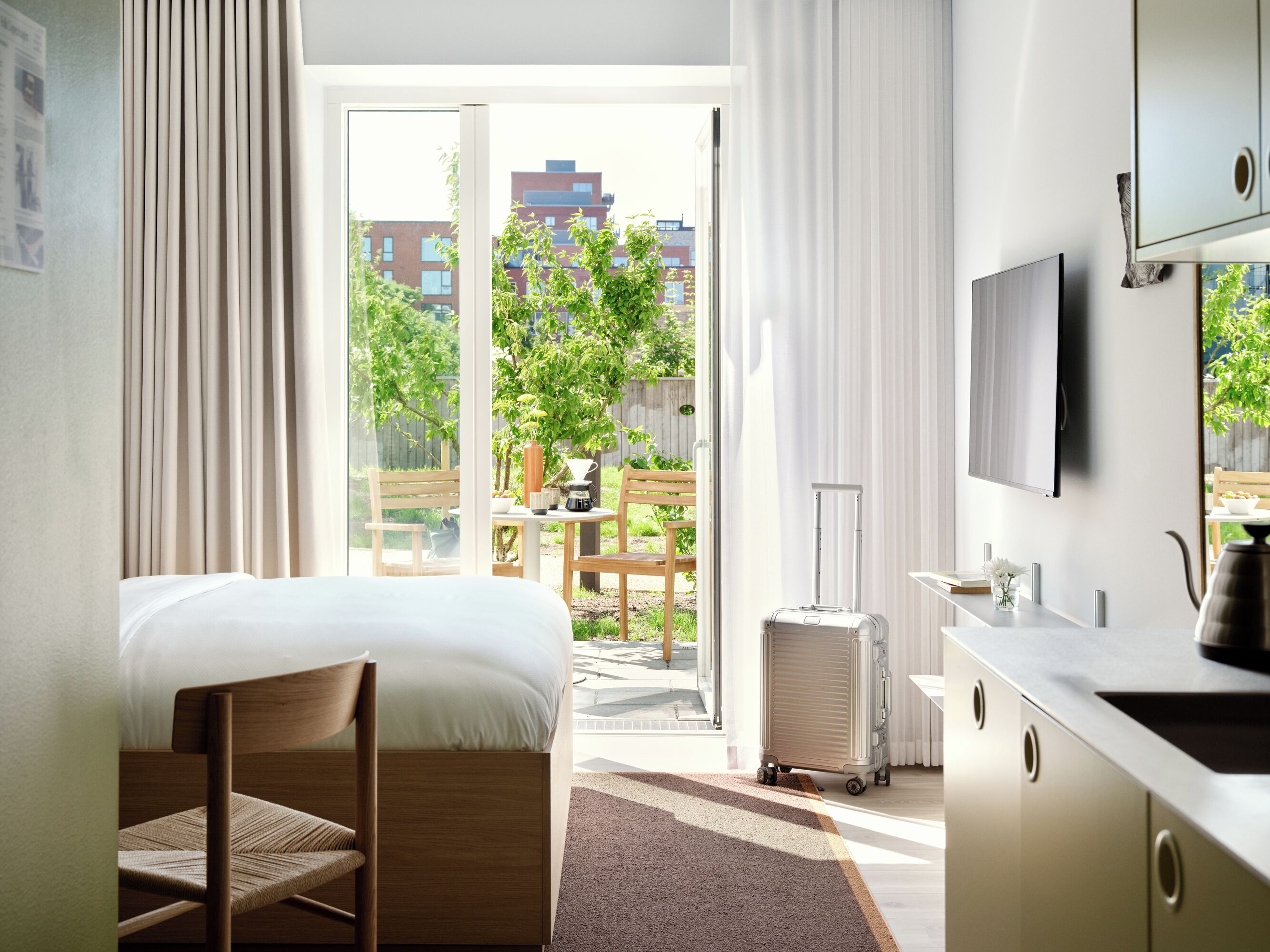 Studio, 1 Queen Bed, Non Smoking, Terrace | Hypo-allergenic bedding available, laptop workspace, soundproofing