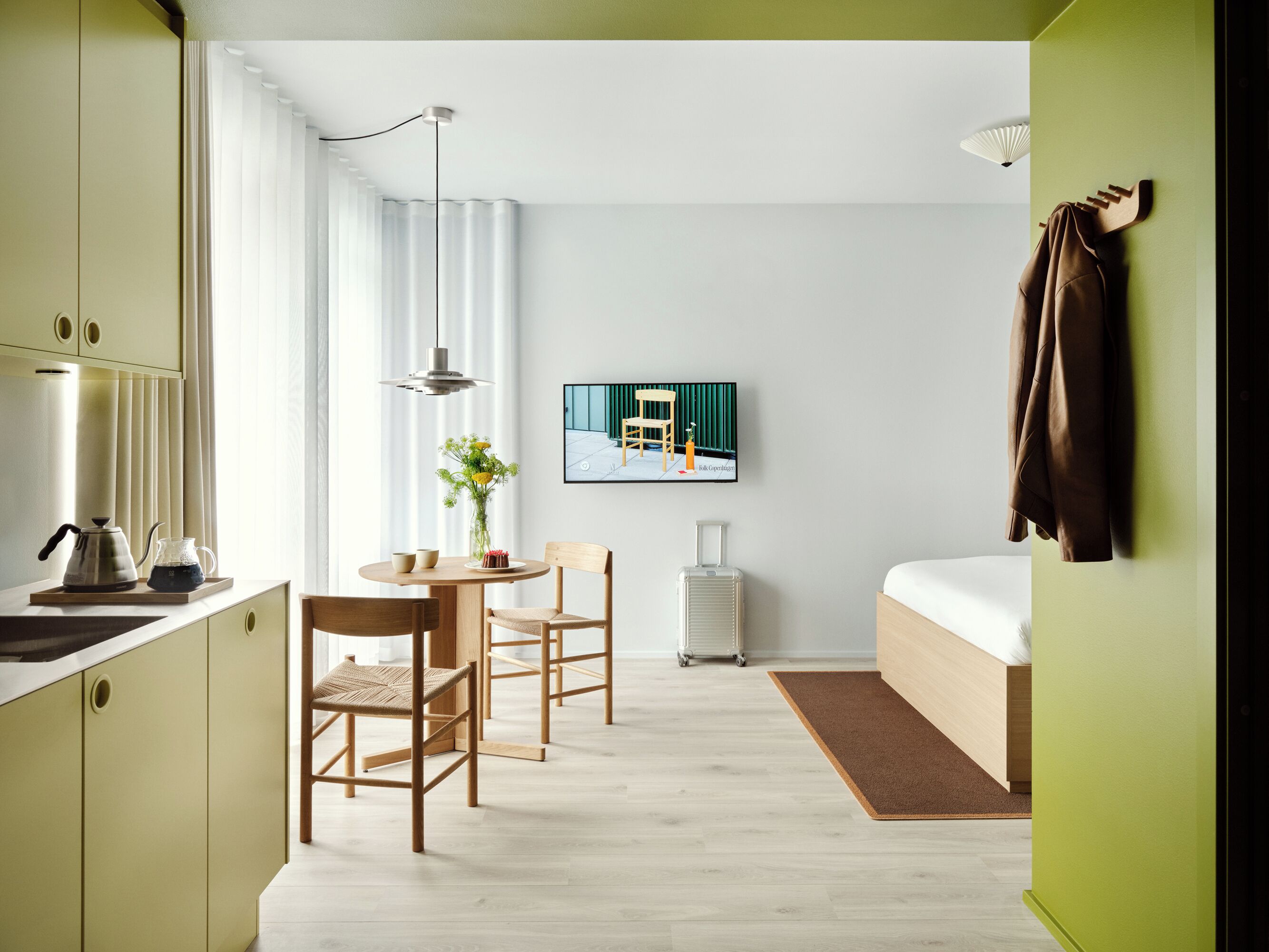 Superior Studio, 1 Queen Bed, Non Smoking | Private kitchen