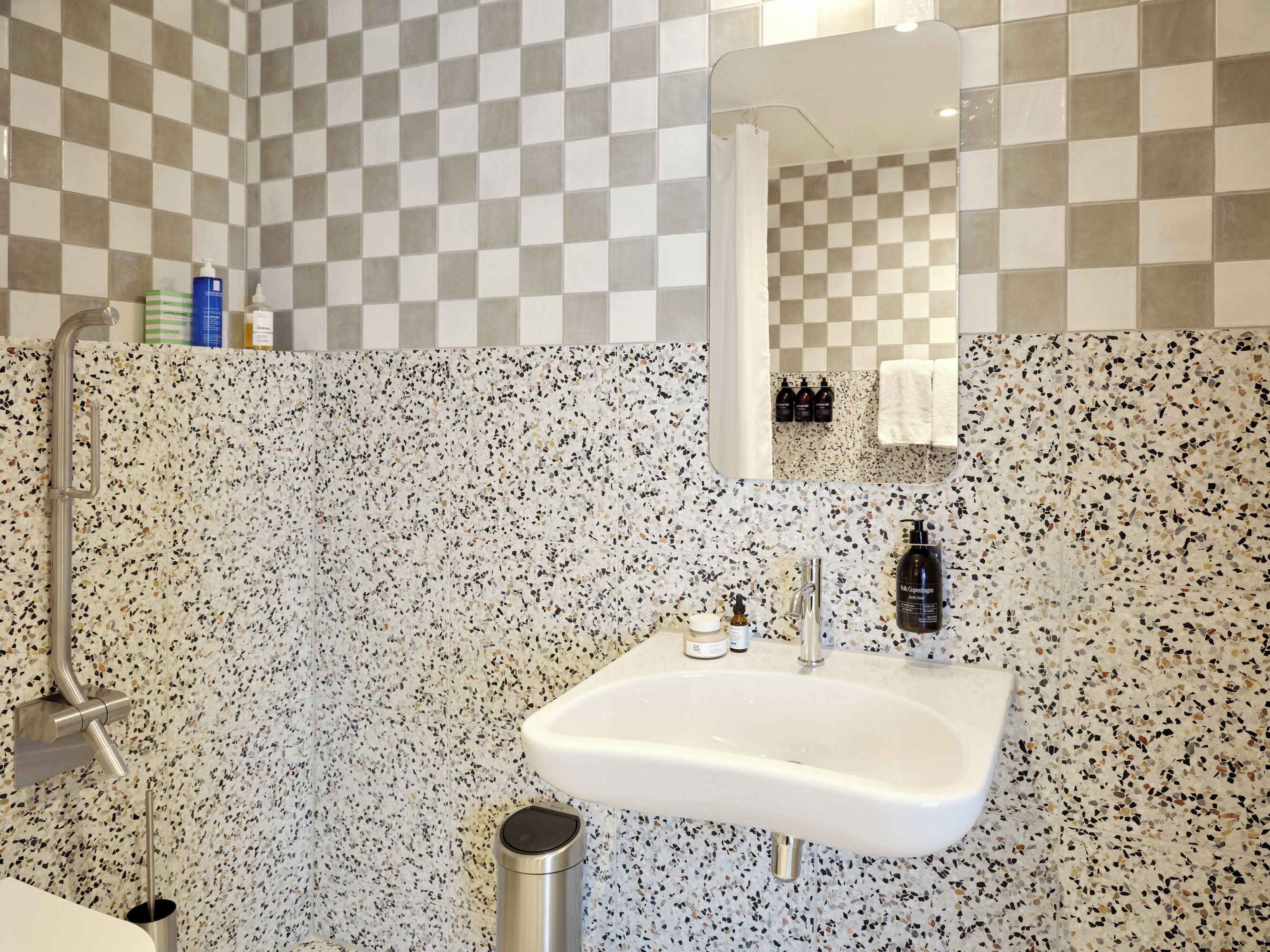 Superior Studio, 1 Queen Bed, Non Smoking | Bathroom | Shower, eco-friendly toiletries, hair dryer, heated floors (bathroom)
