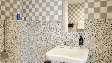 Superior Studio, 1 Queen Bed, Non Smoking | Bathroom | Shower, eco-friendly toiletries, hair dryer, heated floors (bathroom)