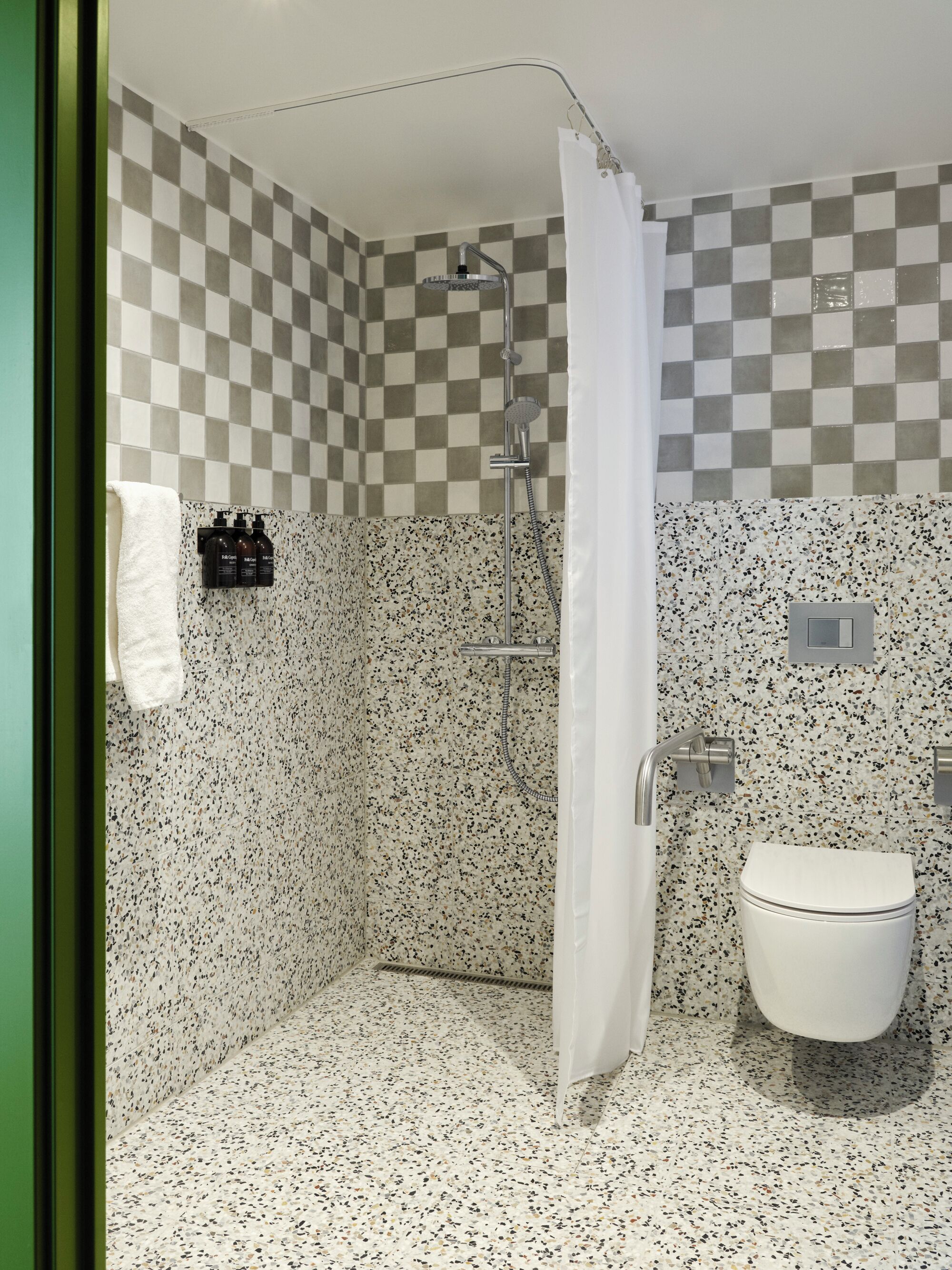 Superior Studio, 1 Queen Bed, Non Smoking | Bathroom | Shower, eco-friendly toiletries, hair dryer, heated floors