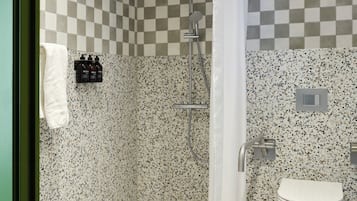 Superior Studio, 1 Queen Bed, Non Smoking | Bathroom | Shower, eco-friendly toiletries, hair dryer, heated floors