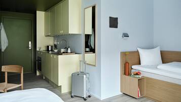 Deluxe Studio, 1 Queen Bed with Sofa bed, Non Smoking | Private kitchen | Fridge, oven, stovetop, dishwasher