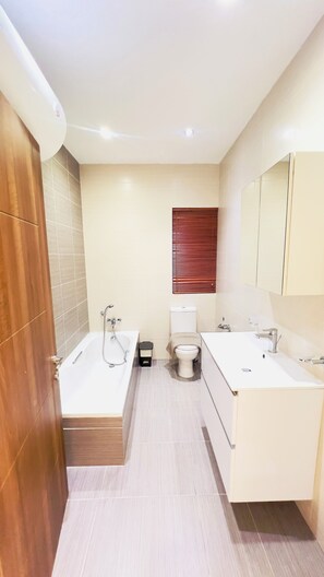 Shower, hair dryer, bidet, towels - 8 Delphi Court Apartment (San Pawl il-Baħar)