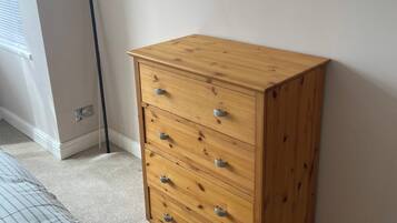 3 bedrooms, iron/ironing board, free WiFi, bed sheets