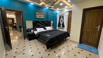 4 bedrooms, iron/ironing board, WiFi (free), bed sheets
