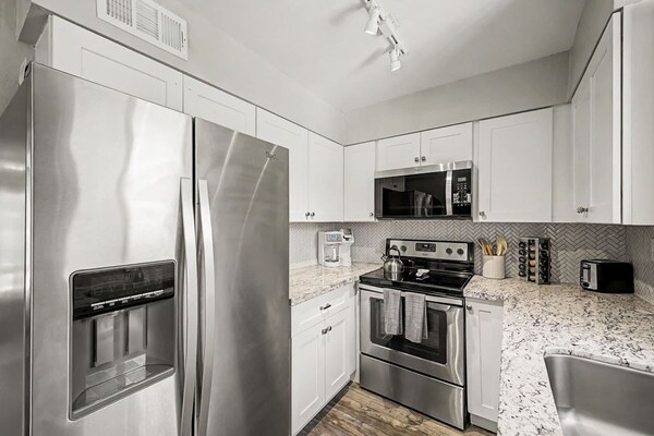 New Camelback 352 Resort-style Stay Near Old Town - Paradise Valley, AZ