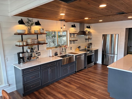 Incredible lakefront spacious house with best view in town . Sleeps 15.
