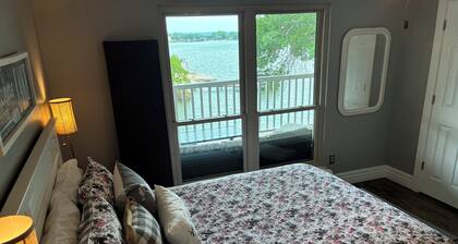 Incredible lakefront spacious house with best view in town . Sleeps 15.