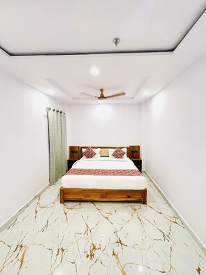 Deluxe Double Room - Hotel Shiva Darshanam (Varanasi)