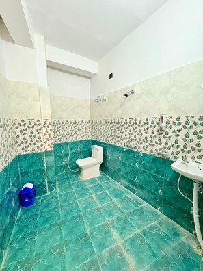 Deluxe Double Room | Bathroom - Hotel Shiva Darshanam (Varanasi)