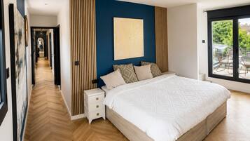6 bedrooms, iron/ironing board, travel crib, free WiFi