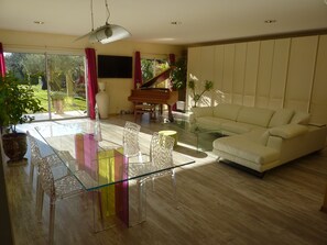 Living area - Vrbo Property (Sorgues)