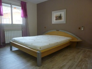 3 chambres, fer et planche à repasser, Wi-Fi, literie fournie